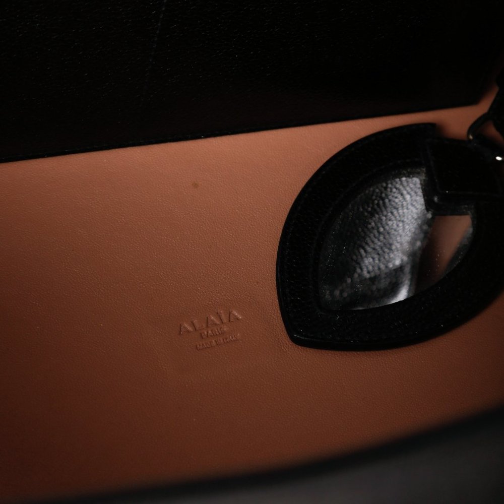 Alaia Black Pebbled Leather Tote - Picture 6 of 9